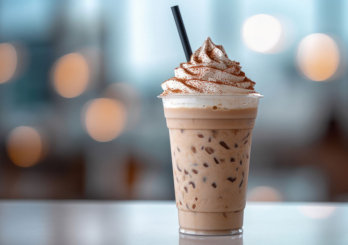 Готовим три летних хита из московских кофеен дома